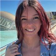 Marta, la nuova insegnante pronta ad aiutarvi nei compiti e nello studio